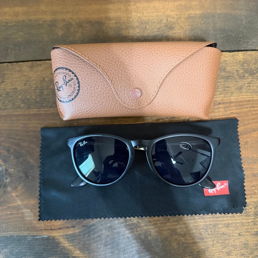 Ray-Ban Women's Erika Classic Polarized Sunglasses Black Silver RB4171 54 21